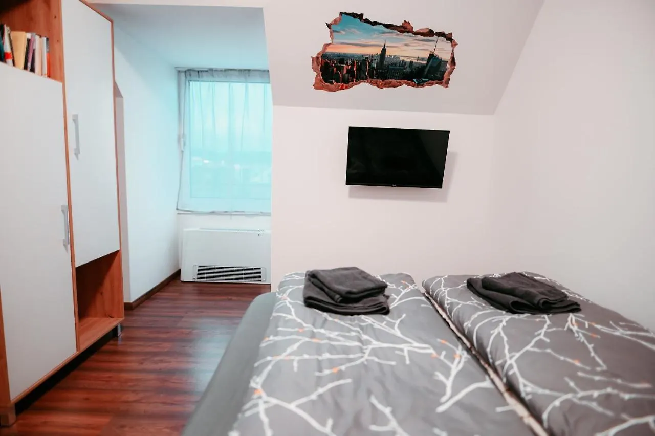 Vienna Shopping Center 12 Apartment