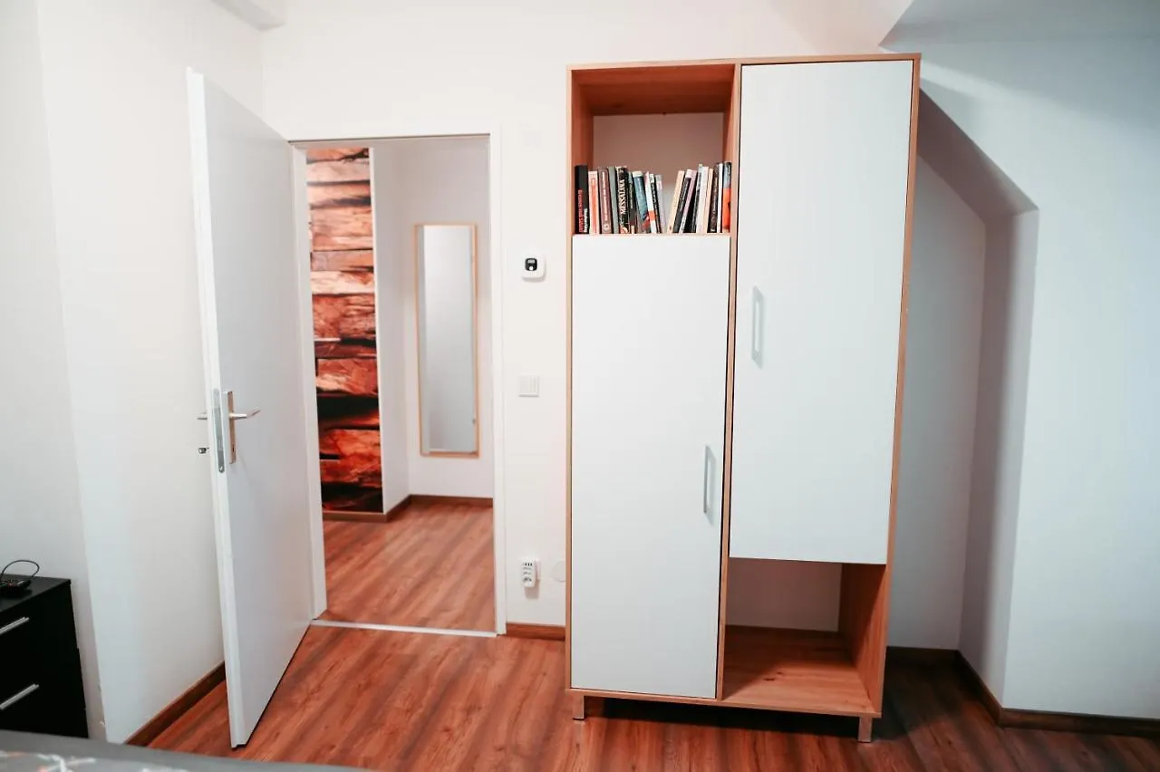 Vienna Shopping Center 12 Apartment